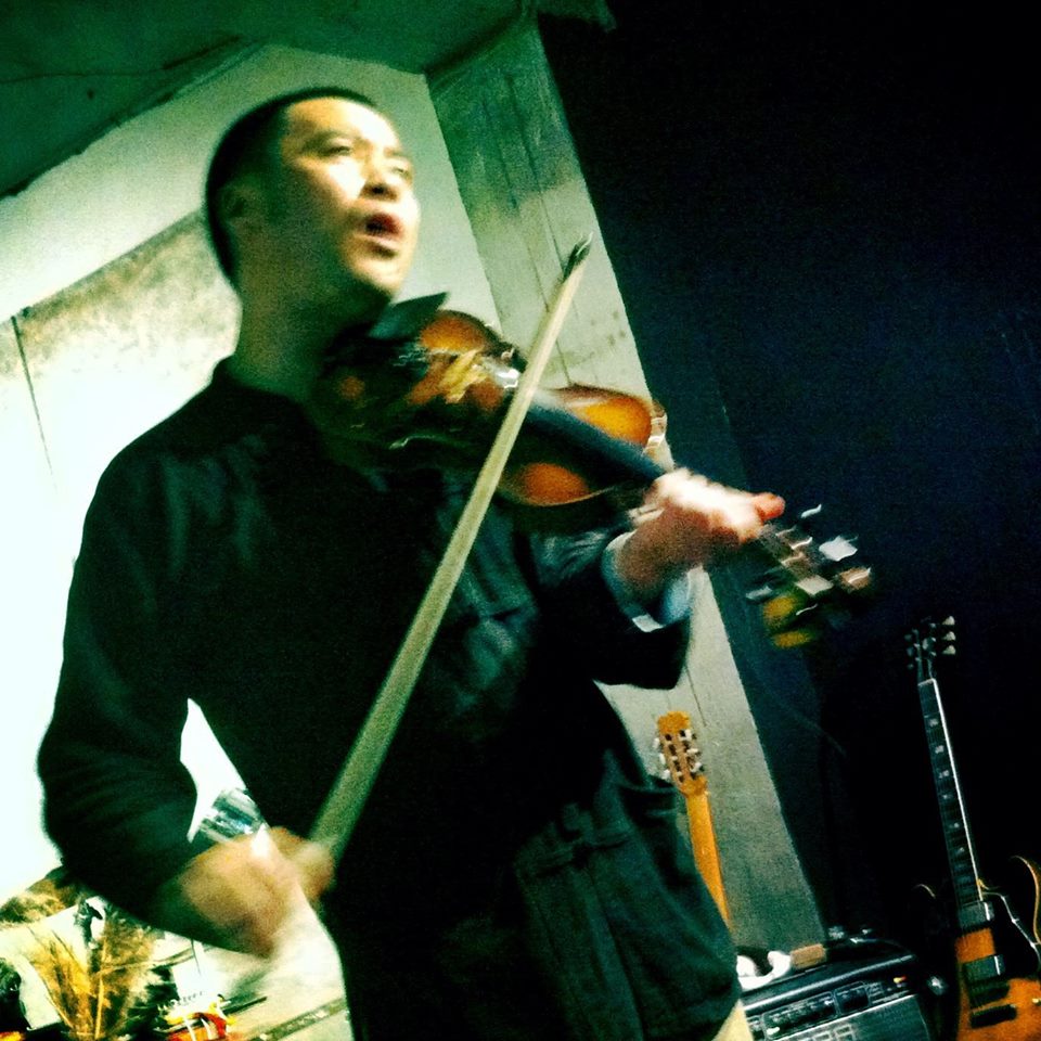 Junichi USUI with violin in Seoul, Korea